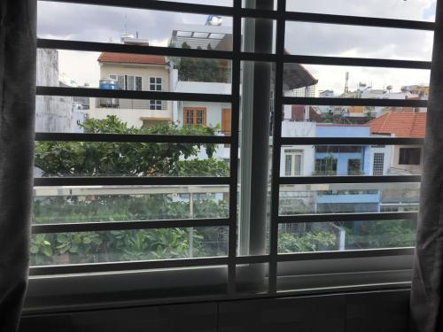 Cửa sổ phòng mặt tiền